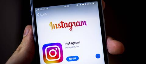 die geöffnete App Instagram auf einem Smartphone