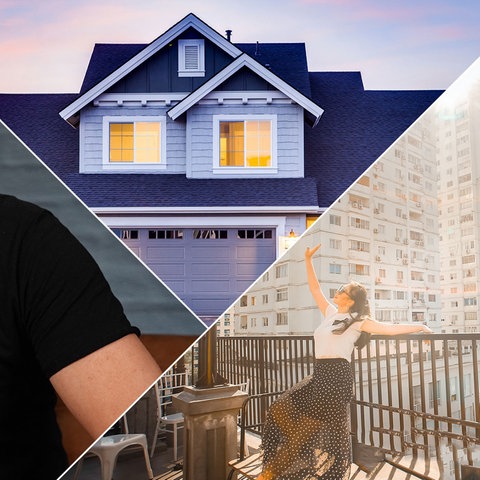 Links eine weiße Reihenhaus-Reihe, rechts sitzt Alex lächelnd auf einem Ledersofa